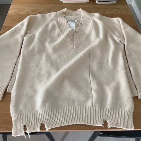 Maison Margiela Off-White Destroyed V-Neck Sweater - Picture 10 of 10